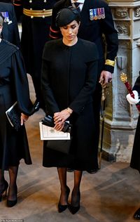 Queen's coffin arrives at Westminster where she will rest for four days before funeral on Monday | Daily Mail Online
