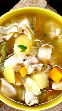 Sop Ayam adalah salah satu masakan Wajib bagi para pemula yang baru belajar masak. Karena cara memasaknya yang mudah dan memiliki kandungan gizi yang tidak kecil. Cocok dinikmati bersama nasi panas, sambal dan kerupuk. #resep #food #masakan #resepkue #kue #foodanddrink #indonesianfood #desserts #resepmasakan