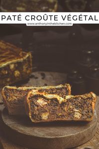 Le goûter, c'est vraiment l'adopter. Ce pâté croûte végétal, deviendra incontournable sur tes tables d'apéros, ou de repas tout au long de l'année, mais aussi, il trouvera entièrement sa place dans ton menu de fêtes.
