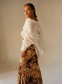 Pop Crave on Twitter: "Florence Pugh looks stunning for @VogueMagazine. (📸: Colin Dodgson) https://t.co/9Gx12qSGo3" / Twitter