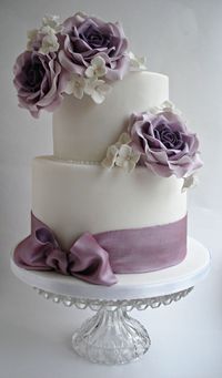 White and purple wedding cake idea