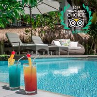 No wonder Salaya Beach Houses won the TripAdvisor Traveller’s Choice Award 2019 in the category „Top 25 small hotels in the Philippines“! The stylish boutique resort with yoga room, art café and only nine exclusive suites and penthouses is nestled in a tropical garden at a quiet volcanic sand beach near Dauin. Individualists feel at home here!