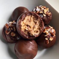 We all love having cake for dessert, but sometimes what you need is a little sweetness without all the carbs or sugar. These Keto German Chocolate Truffles taste like a rich, decadent slice of chocolate cake in bite sized form! The creamy caramel center uses our sugar free syrup, and then the truffles are coated in our low carb milk chocolate chips. 😋 They're great to make as gifts or keep for yourself as an easy treat when you're craving chocolate. This delicious recipe comes to us from Anna