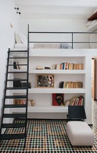 *une chambre avec lit en mezzanine