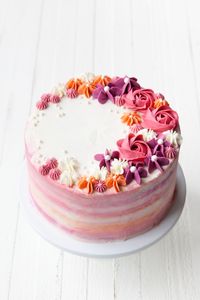 How to make a buttercream flower cake by stylesweetca.com #buttercreamcake #buttercream #buttercreamflowers #wiltoncakes #birthdaycake #cakedecorating