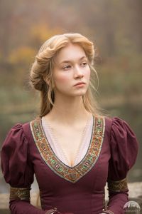 "Princess in Exile" dress. Available in: dark blue cotton, green cotton, white cotton, black cotton, blue cotton, burgundy cotton, blue rowena trim, red rowena trim, green sleeves trim, princess in exile trim :: by medieval store ArmStreet