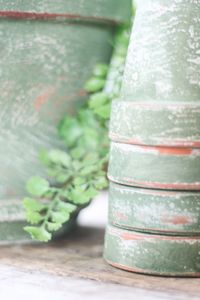 With a quick 5 step process you can give terra cotta pots that vintage, time worn patina!
