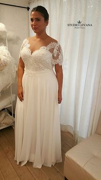 This vintage boho plussize wedding gown is to fall in love with