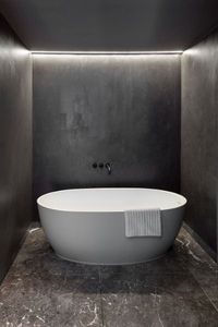 Get inspired by this 17th Century Canal House and choose the Brushed Black tap VOLA 2421C. _____Photographer Daniel Nicolas. #black #blackbathroom #blackbathroomtap #bathroomtap #blacktapware #bathroomideas #vola #bathroom #bathrooms #bespokebathrooms