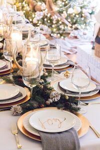 3 tips from Sweetwood Creative Co. for hosting the holidays at your home that won't break the bank or drive you to drink! Christmas | Holiday party ideas | Christmas decor ideas | Christmas table setting | gold and white Christmas decor | holiday party tips | gold flatware | gold and gray | rustic christmas decor | Christmas centerpiece ideas | decorating on a budget #Christmas #christmaspartyideas #christmasdecorideas #holidaypartytips #hosting #goldandwhitechristmas