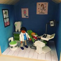 Voilà le cabinet dentaire est enfin prêt 😬 😷👨⚕️ #playmobil #playmobilmania #decorationchambreenfant #rangementchambre #astucerangement #jouet #collectionplaymobil #etageres #rangement #astuce #decorationchambreenfant