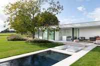 Poolhouse in Wortegem, Oost-Vlaanderen, Belgium. A new project by our partner, @viewlessframemoreview, 2020. By @arplus7772 architects. Photo by Nicolas Vantomme Photography.