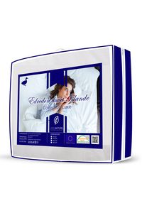 Gonflant exceptionnel pour ce bel édredon de grand-mère Label Naturel Luxe Islande composé de 90% duvet neuf de canard labellisé Oeko-Tex® Standard 100. Son enveloppe confectionnée dans une somptueuse batiste blanche 100% coton et sa fabrication extrêmement soignée en font un produit d'exception. On craque pour le toucher de son enveloppe, pour sa finition double surpiqûre avec passepoil fin et pour sa belle densité de 600 gr/m² offrant un confort vraiment très douillet. Edredon labellisé RDS.