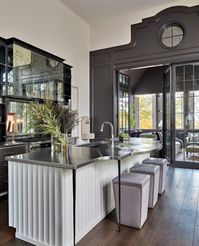 Luxe Interiors + Design on Instagram: “All hail this kitchen style. #LuxeAtHome @sandow | Photography: @hectormsanchezphoto; Architecture and Interior Design: @laurelhpowell;…”