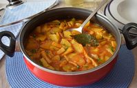 Receta de PATATAS con CALAMARES, ¡este caldo está increíble!