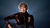 NASHVILLE, TENNESSEE - 16 SEPTEMBRE : (ÉDITORIAL UNIQUEMENT. PAS SORTI. AUCUNE UTILISATION DE COUVERTURE.) Dans cette capture d'écran, Taylor Swift se produit sur scène lors de la 55e Academy of Country Music Awards au Grand Ole Opry le 16 septembre 2020 à Nashville, Tennessee. Les ACM Awards seront diffusés le 16 septembre 2020 avec des segments en direct et des segments préenregistrés. (Photo par ACMA2020/Getty Images pour ACM)