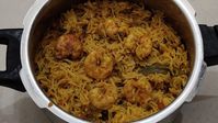 Prawns pulav recipe| రుచికరమైన రొయ్యల పులావ్ కుక్కర్లో ఇలా చేయండి | Prawns pulav in cooker | - YouTube