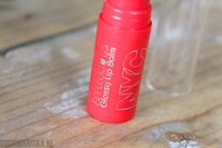 NYC Applelicious lip balm - Big Apple Red is een hele fijn lipbalm met een lichtrode kleur en een heerlijke appel smaak.
