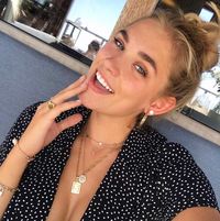 Charmin’s Ringen gedragen door @juliaworp, wat staan onze gouden zegelringen haar fantastisch!! Ze zijn 19,95. Ook in staal en roségoud.
