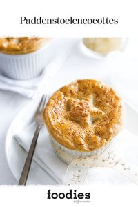 Het beste kerst recept voor paddenstoelencocottes. Heerlijke genieten met de feestdagen. Bak ze als voorgerecht of lekker bij de lunch of brunch tijdens kerstmis. Foodies deelt kerst recepten voor inspiratie #kerstmis #christmas #x-mas #foodiesmagazine #iamfoodies #bakken #kerstavond
