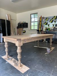Free Woodworking Plans and video tutorial to create this BEAUTIFUL Modern Farmhouse Dining Table for under $250!