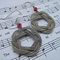 I love these guitar string earrings, clever idea.