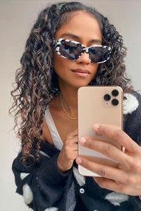 📸 vashtie - Sombré is simply ‘soft ombré’; a highlighting technique that gradually lightens the hair from root to tip, but in a more gradual, naturally sun-kissed-looking way.