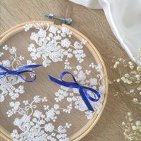 Créé spécialement sur mesure dans la dentelle de la robe sur mesure conçue pour la mariée...