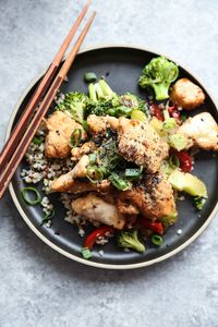 Healthy Sesame Chicken with Broccoli ♡ This #GlutenFree #Recipe is a lighter version of the Chinese take-out classic with gluten-free Tamari, honey, and a gentle pan-fry. #chickendinner #sesamechicken #chicken #cleaneating #chinese #quick #easy #dinners #onepan #skillet #wok | feedmephoebe.com