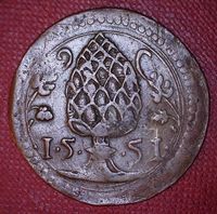 RARE 1551 EUROPEAN GAME JETON IN BRONZE – PINECONE