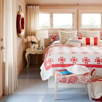 Beach decor for house with nautical theme beach decor for your master bedroom at SugarsBeach.com #SugarsBeach