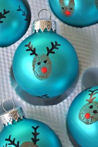 14 Cheap And Easy Last-Minute Christmas DIY Crafts For Kids. These would be cute with the kids sticker pictures inside