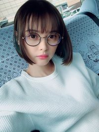 玉城 ティナ TinaTamashiro @tina_tamashiro 2018年4月3日 タクシーの運転手さんが私を乗せたままコンビニで下車したので自撮りしました