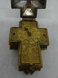 Montre en forme de croix - Louvre Collections