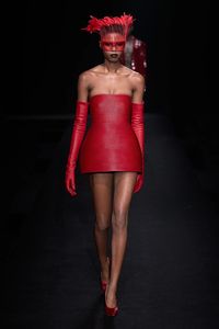 Valentino e sua "Club Couture" • Helena Mattos