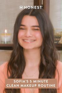 Be ready for class in just 5 minutes with Sofia’s clean & cruelty free makeup routine + see which Honest® beauty product she says is a student’s dream.