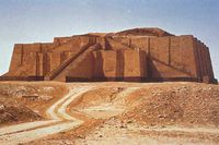 A arquitetura da mesopotâmia construía belos templos e palácios destacando-se zigurates.