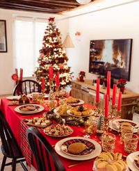 Comment associer le rouge et l’or pour la déco de la table de Noël ? | My Blog Deco