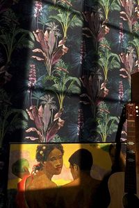 Caraïbes Nuit - Gouache florale et tropicale - Papier peint | LE PRESSE PAPIER