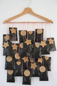 Calendrier de l'avent DIY pour Noël http://www.homelisty.com/diy-noel-49-bricolages-de-noel-a-faire-soi-meme-faciles/
