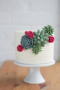 Update Your Buttercream: Discover Blooming Floral Designs & Must-Know Tips