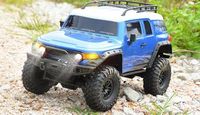 Actiongeladener Fahrspaß in jedem Gelände ist mit diesem Dirt Climbing Crawler 4WD von Amewi garantiert. Hier trifft coole Cross-Country Optik auf modernste Features. Mit einem starken Motor, dem 4WD Allradantrieb und den extra großen Reifen bewältigt der Pick-Up nahezu jedes Gelände und lässt sich mit der gut in der Hand liegenden Pistolenfernsteuerung mit moderner 2,4GHz Funktechnologie feinfühlig steuern. Auf dem stylischen Dachgepäckträger können kleine Dinge transportiert werden und von unt