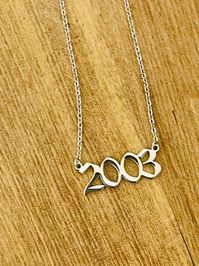 This necklaces is classic in style and bold in design.chainnecklace #giftforformum #silvernecklace #yearnecklace