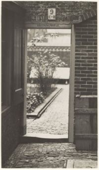 Haarlem 1930 Botermarkt 9 ingang Bruiningshofje.
