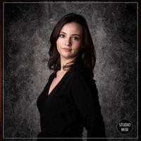 Dans tous les secteurs, La photo professionnelle réalisée en studio ne peut vous apporter que du positif. Dans les métiers ou le contact client est primordial, une photo professionnelle avenante est indispensable.