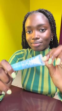 The HOLO BOMB shiny lipgloss gives your lips an intense shine and a delicate, holographic effect. The texture is non-sticky and feels pleasant on the lips.💋⠀ ⠀ ⠀ ⠀ ⠀ ⠀⠀ ⠀ ⠀ ⠀ ⠀ ⠀⠀ ⠀ ⠀ ⠀ ⠀ ⠀⠀ ⠀ ⠀ ⠀ ⠀ ⠀⠀ ⠀ ⠀ ⠀ ⠀ ⠀⠀ ⠀ ⠀ ⠀ ⠀ #lipgloss #lipglossessence #makeup #makeupideas #makeuptutorial #essence