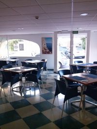 Nuestra cafetería preparada para empezar con los desayunos, desde las 8 hasta las 11 h.