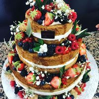 Marrou Traiteur on Instagram: "Naked Cake fruités 🍓🍇🍒 #marroutraiteur #nakedcake #wedding #foodlover #patisserie #patisseriesurmesure #hautepatisserie"