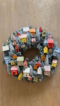 How to make this DIY Paper Village Wreath | Kraft paper crafts, Merry little christmas, Christmas deco