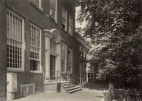 Jansweg 1904, De Binnenplaats, het hofje is gesticht in 1730.